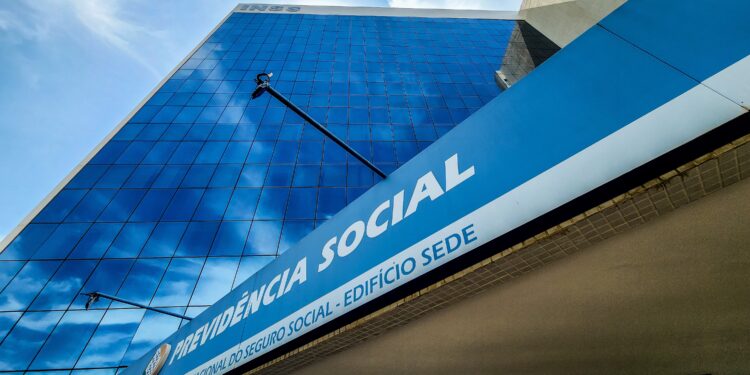 INSS inicia pagamento de benefícios de maio nesta segunda; veja calendário